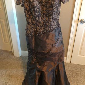 Clifford Michael Gown Size 12 Brown